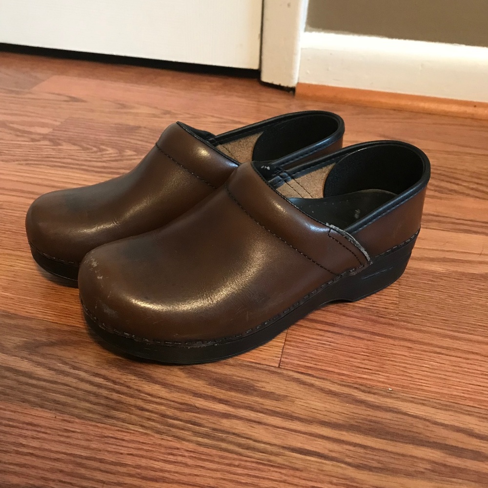 Dansko Brown Leather Clogs Women’s Size 8